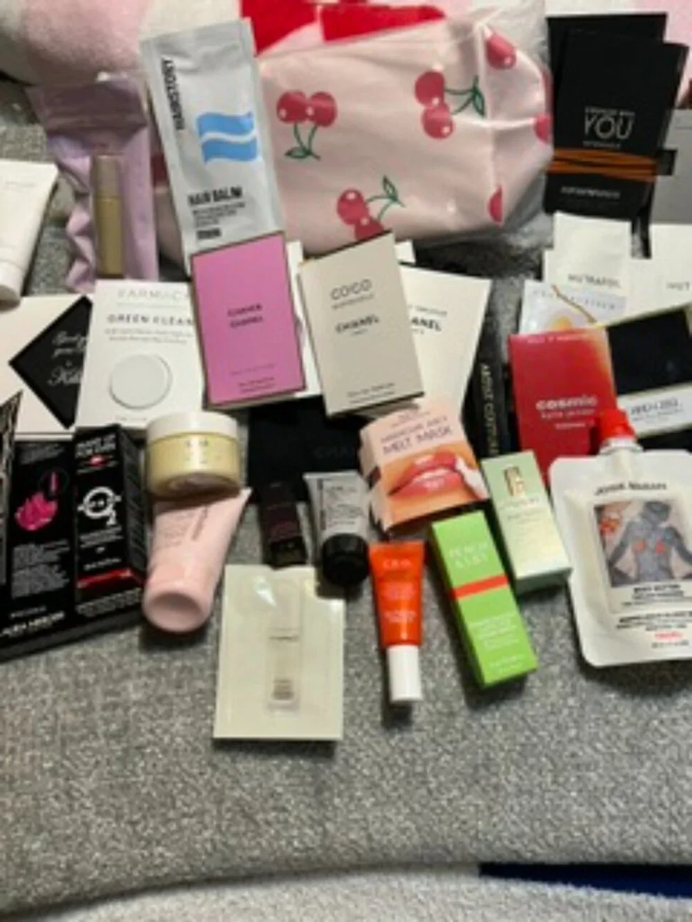NWT 40 Item Luxury Beauty Sample & Deluxe Fragrance, Makeup, Hair, Beauty Bundle